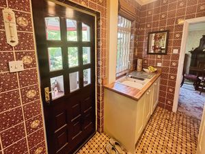 Kitchen- click for photo gallery